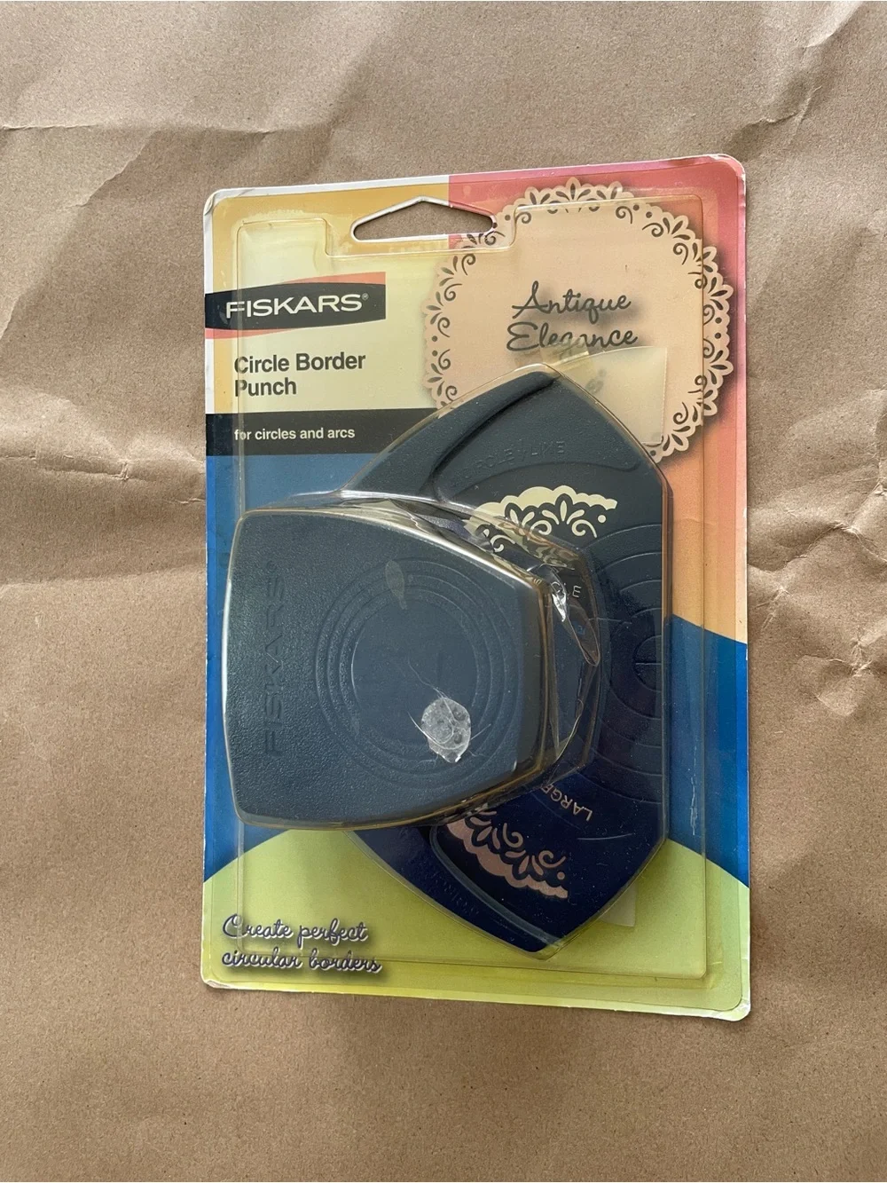 FISKARS Circle Border Punch for circles and arcs Antique Elegance